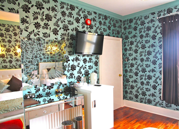 Food & Drinks, Crompton Guest House, London