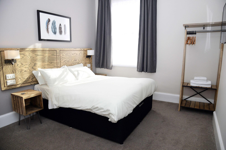 Bedroom 2, Grouse & Claret, Matlock by Marston's Inns, Derbyshire