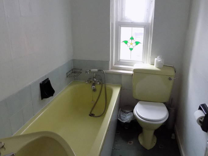Bathroom 4, The New Osterley Hotel, Blackpool
