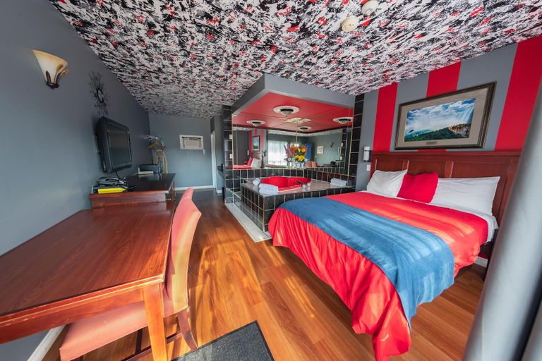 Bedroom 3, Villager Lodge, Niagara