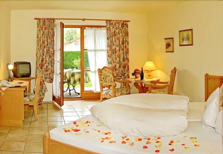 Bedroom 2, Hotel Astrid, Traunstein