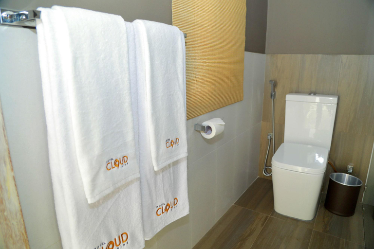 Bathroom 5, Cloud Nine, Negombo