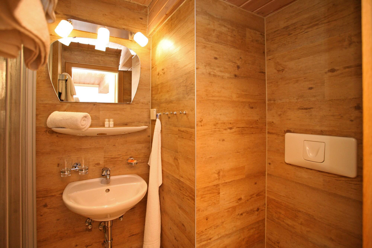 Bathroom 5, Beim Nuihausa, Traunstein
