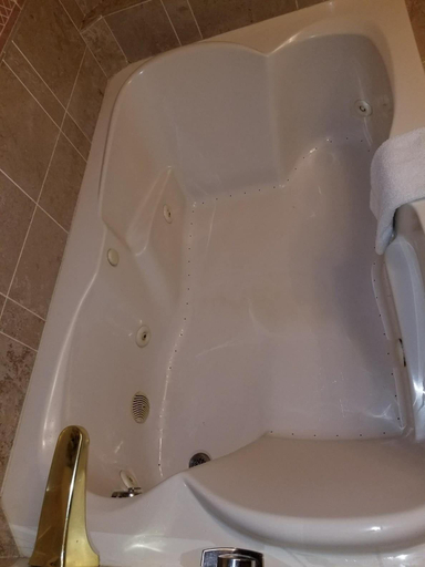 Bathroom 3, Cedar Park Inn & Whirlpool Suites, New London
