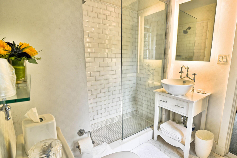Bathroom 4, Exeter Inn, Rockingham