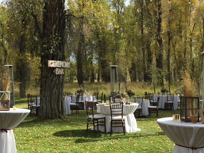 Food & Drinks 5, Bentwood Inn, Teton