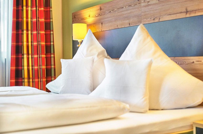 Bedroom 2, Hotel Das Bayerwald, Cham