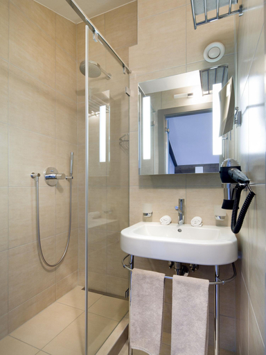 Bathroom 4, Hotel Vanessa, Entremont