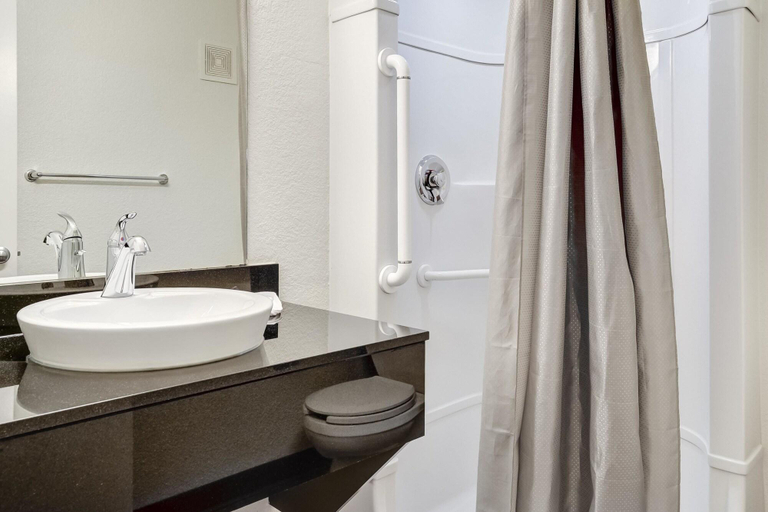 Bathroom 4, Motel 6 Eugene, OR - South Springfield, Lane