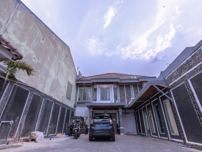 Exterior & Views 1, OYO 1672 Wisma Barkah, South Jakarta