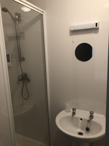 Bathroom 4, The Oxford Hotel, Blackpool