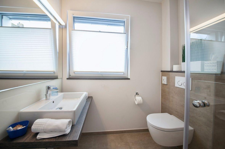 Bathroom 5, Pension an Bord, Friesland