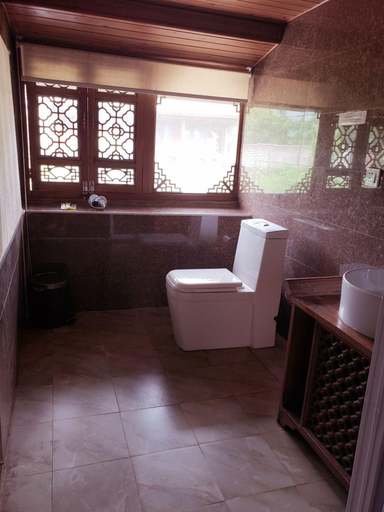Bathroom 4, Lijiang Baisha Holiday Resort, Lijiang
