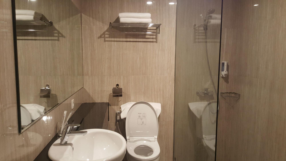 Bathroom 4, Arkeo Hotel Bandung, Bandung