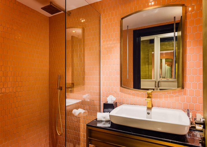 Bathroom 4, BOBO