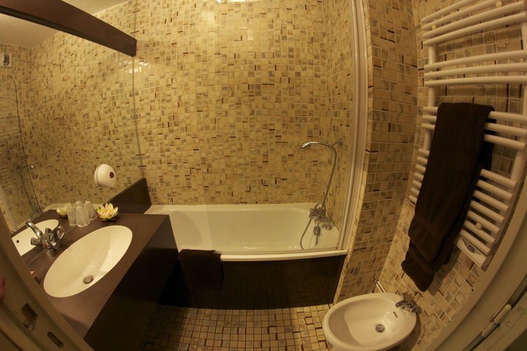 Bathroom 4, Napoléon, Alpes-Maritimes