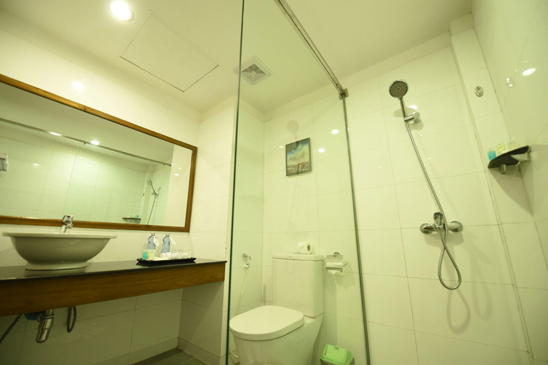 Bathroom 4, Zfreeti Hotel, Myingyan