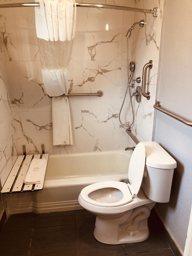 Bathroom 4, Berkshire Inn, Berkshire