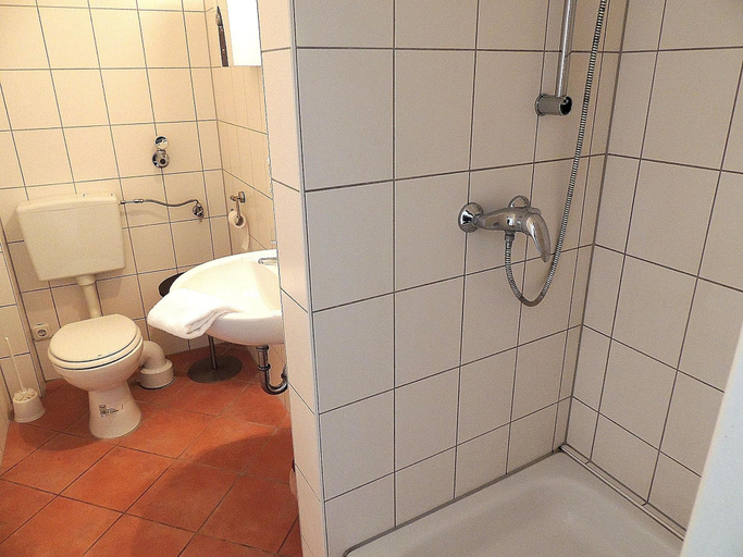 Bathroom 3, City Inn, Berlin
