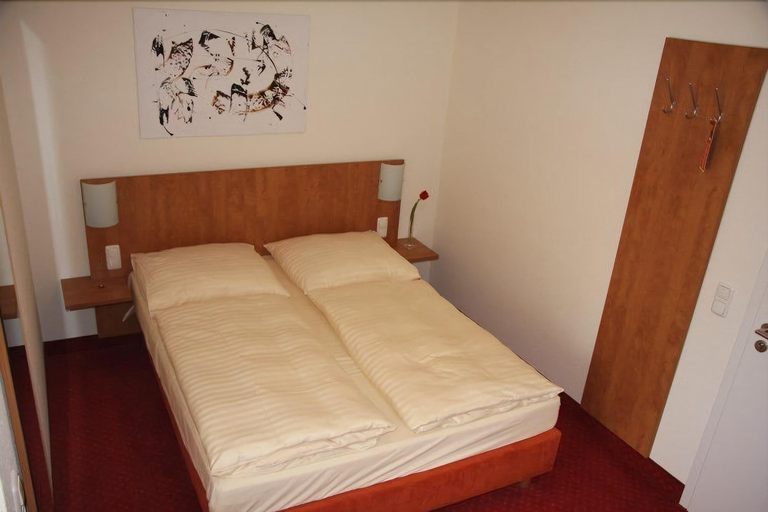 Bedroom 3, Hotel Restaurant Alter Hof, Main-Taunus-Kreis
