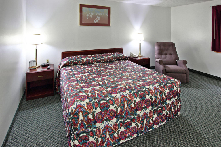 Bedroom 5, Cadillac Inn, Wexford