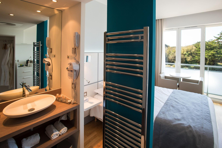 Bathroom 5, Le Grand Large, Charente-Maritime