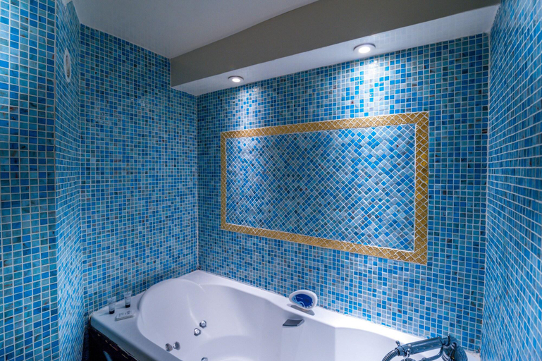 Bathroom 4, Grand Hotel Du Bel Air, Paris