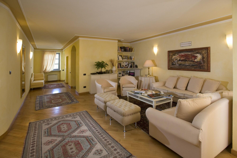 Public Area 3, Albergo Castiglione Langhe, Cuneo