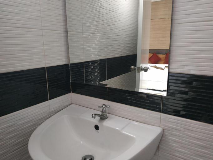 Bathroom 5, Phusamor Hotel, Muang Trang