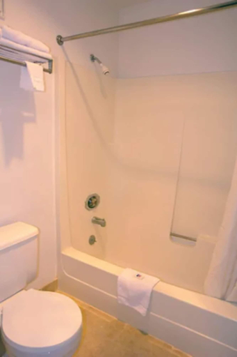 Bathroom 4, Motel 6 Vancouver, Clark