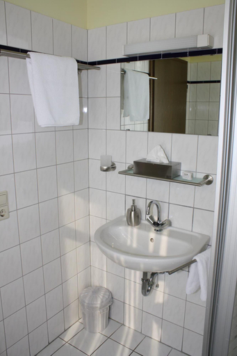 Bathroom 5, Hotel 4 Hufen, Dahme-Spreewald