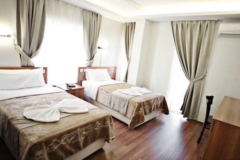 Bedroom 3, Taksim Palace Hotel, Beyoğlu