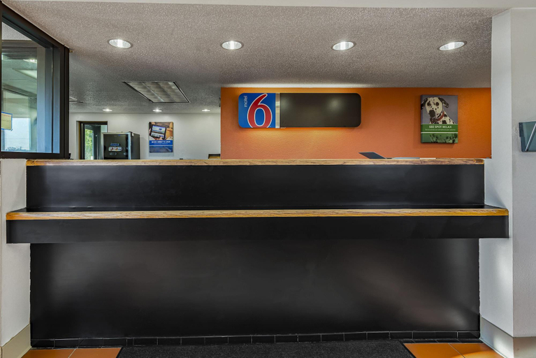 Public Area, Days Inn by Wyndham Cincinnati I-71, Cincinnati