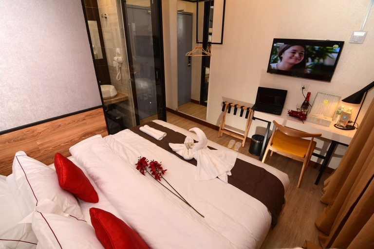Bedroom 3, Swing & Pillows @ Golden Roof Hotel Seri Iskandar, Ipoh, Perak Tengah