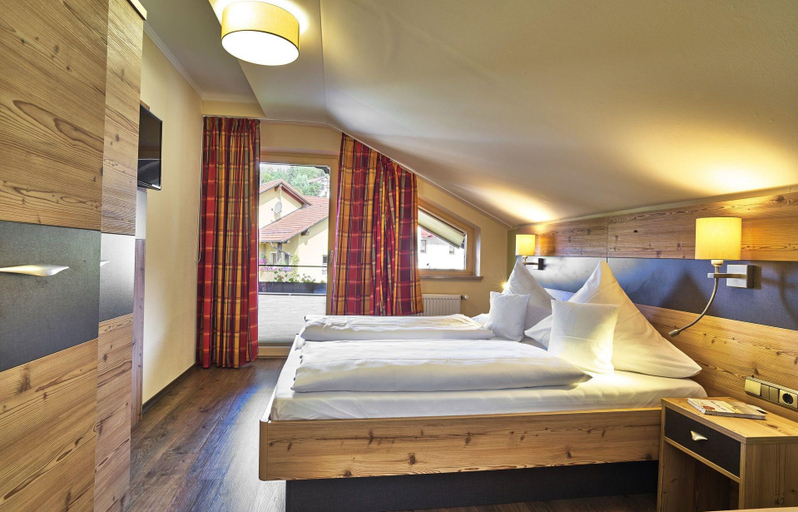Bedroom 3, Hotel Das Bayerwald, Cham