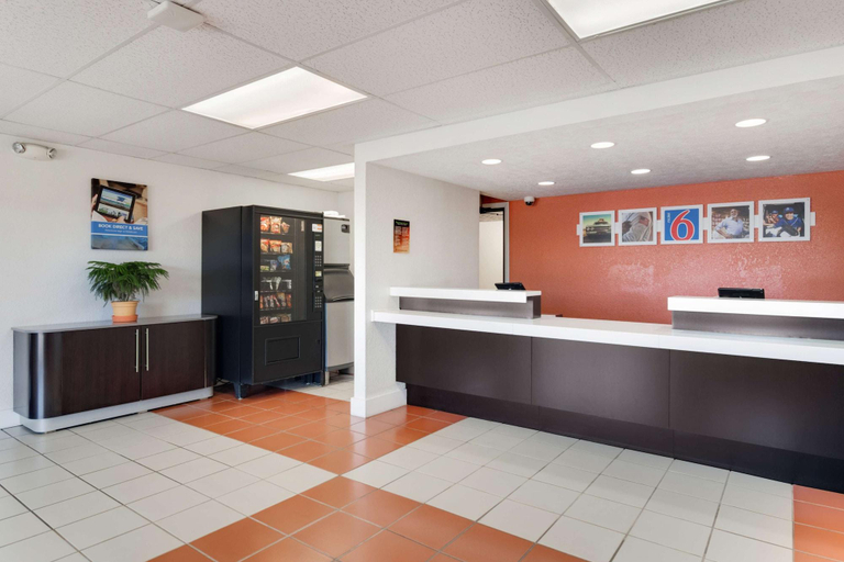 Public Area 2, Motel 6 Youngstown, OH, Trumbull