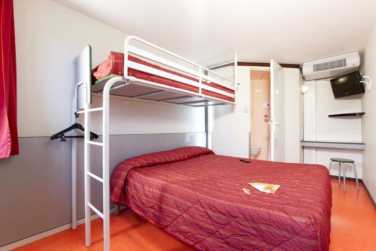Bedroom 4, Premiere Classe Saint Quentin En Yvelines Elancour, Yvelines