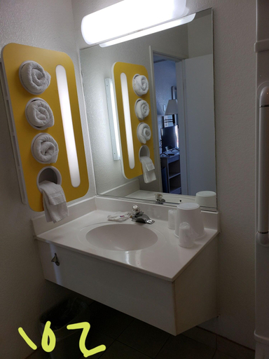 Bathroom 4, Motel 6-Deming, NM, Luna