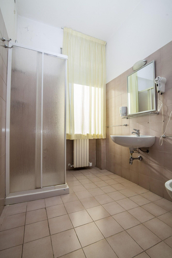 Bathroom 5, Hotel Porta Rivera, L'Aquila