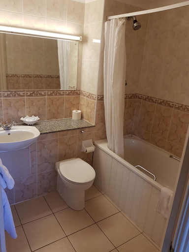 Bathroom 5, New Forest Lodge, Wiltshire