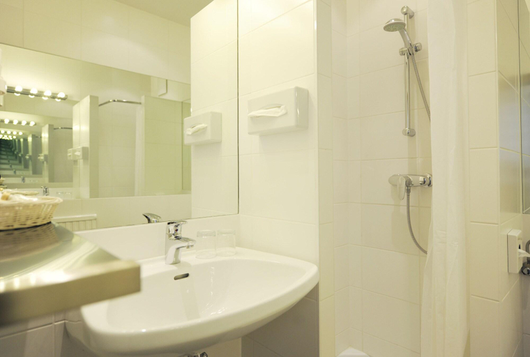 Bathroom 4, Seewirt & Attila, Neusiedl am See