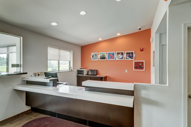 Public Area 2, Motel 6 Berea, KY, Madison