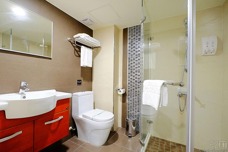 Bathroom 4, Global Traveler Hotel, Kaohsiung