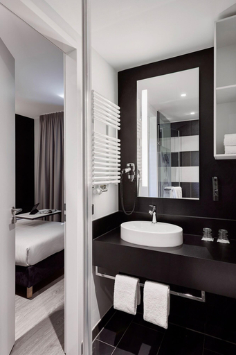 Bathroom 4, LÉGÈRE EXPRESS Tuttlingen, Tuttlingen