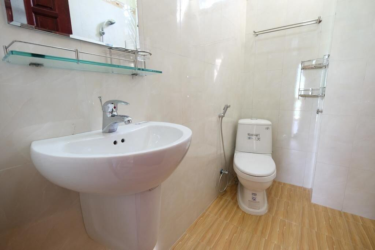 Bathroom 4, River Park Homestay And Hostel, Da Nang