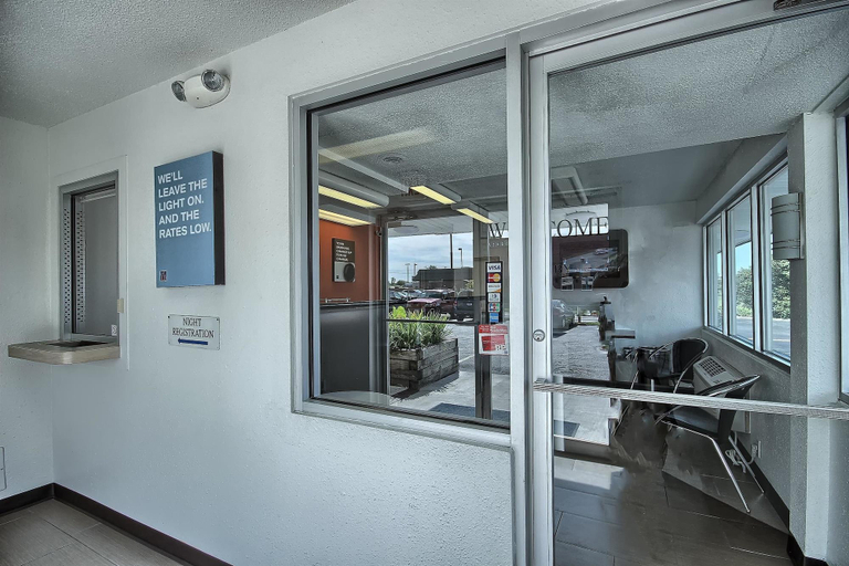 Public Area 3, Motel 6 Lima, OH, Allen