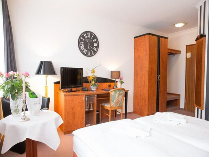 Bedroom 3, Hotel Weinberg, Rostock