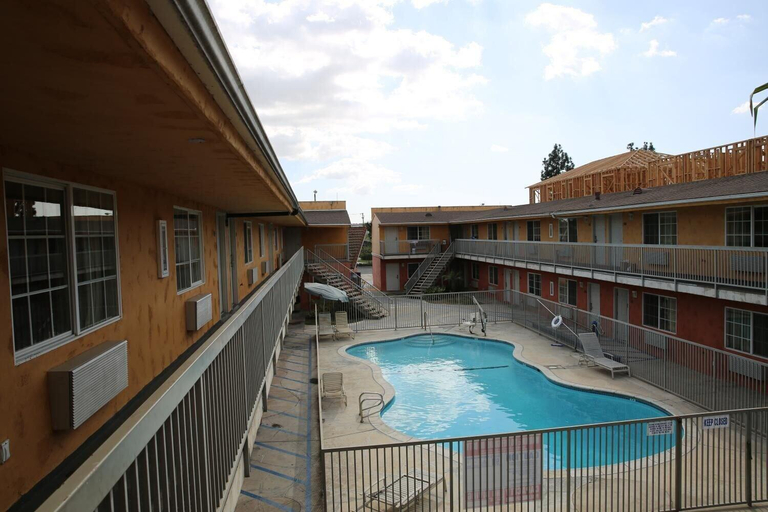 Sport & Beauty 5, Chateau Inn and Suites Downey, Los Angeles
