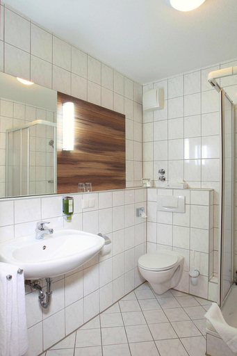 Bathroom 4, Balland's, Heidekreis