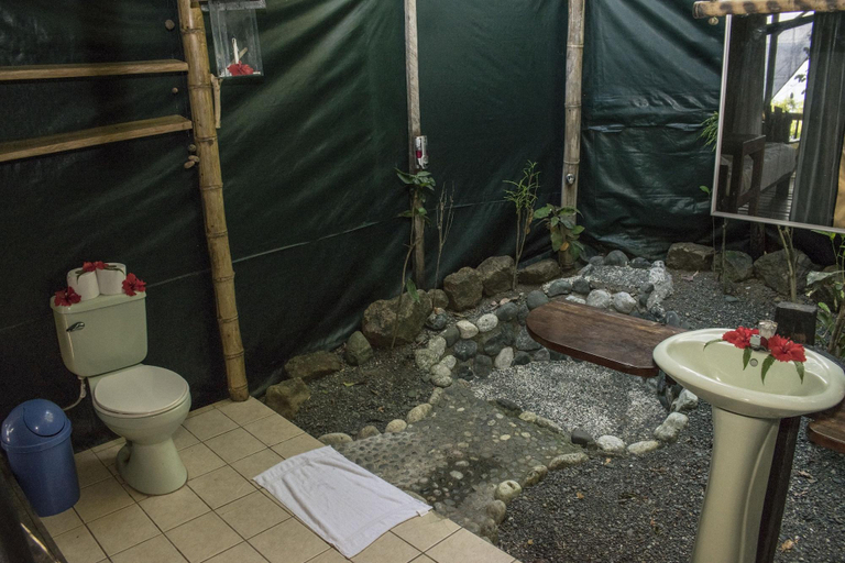 Bathroom 4, La Leona Lodge, Golfito